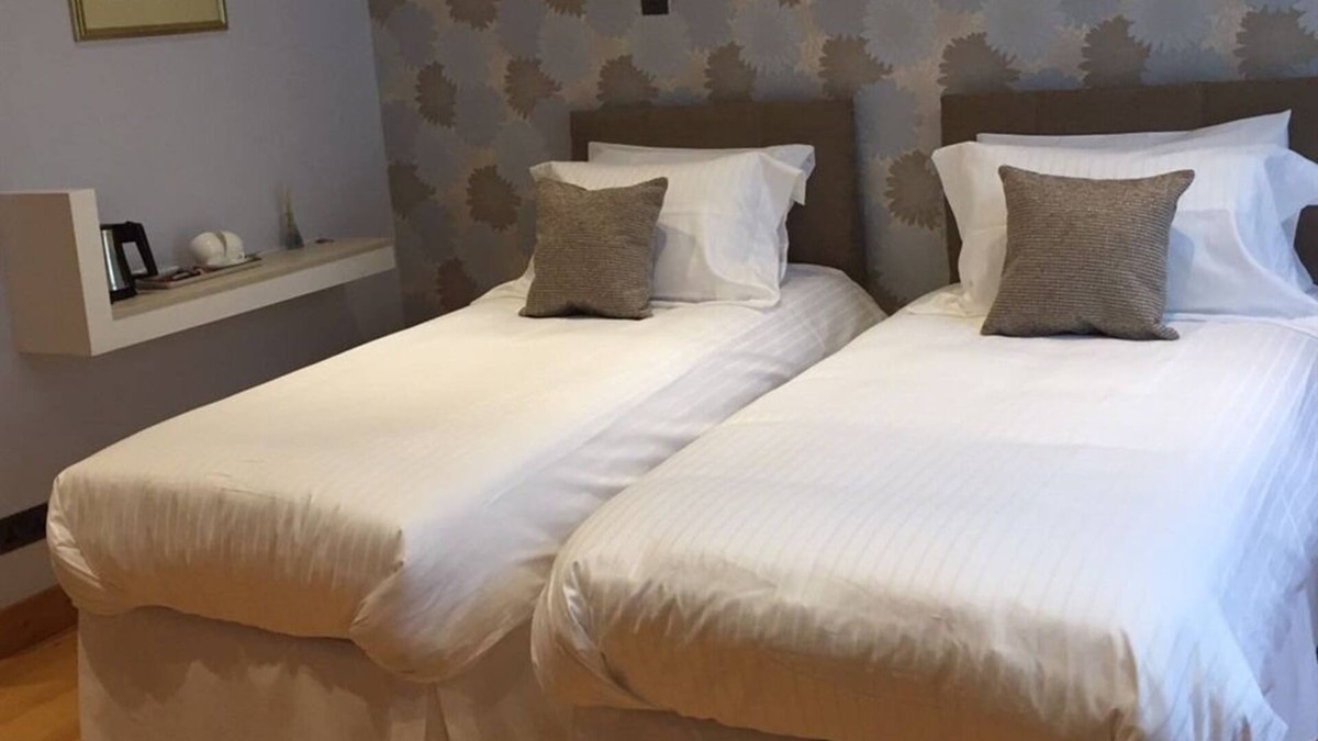 Glastonbury Bed & Breakfast | 8 Owls B&B