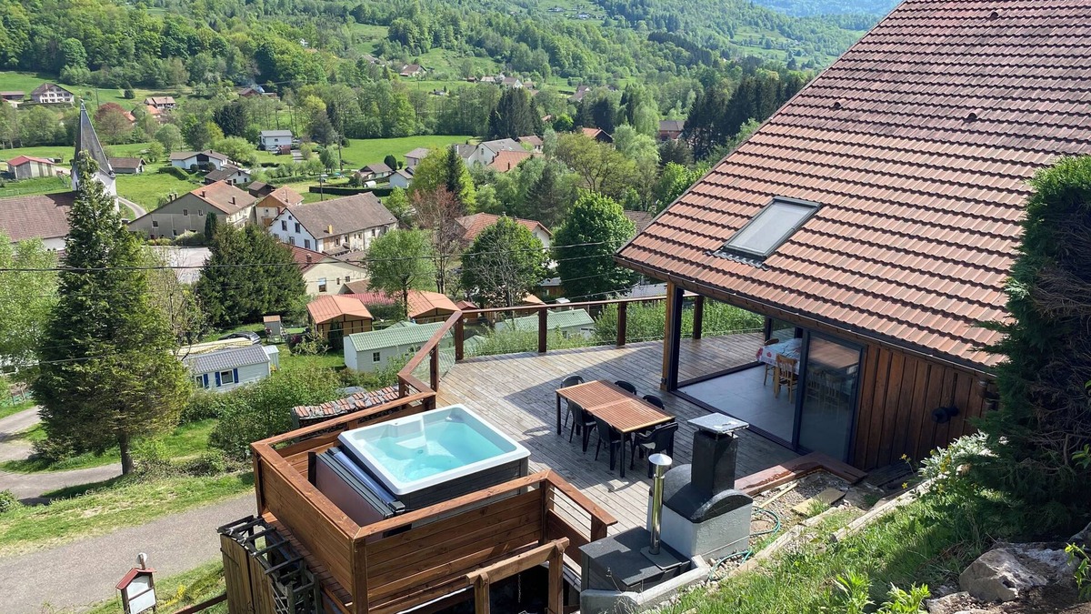Le Menil Ski Chalet | 8-person detached chalet with Nordic bath