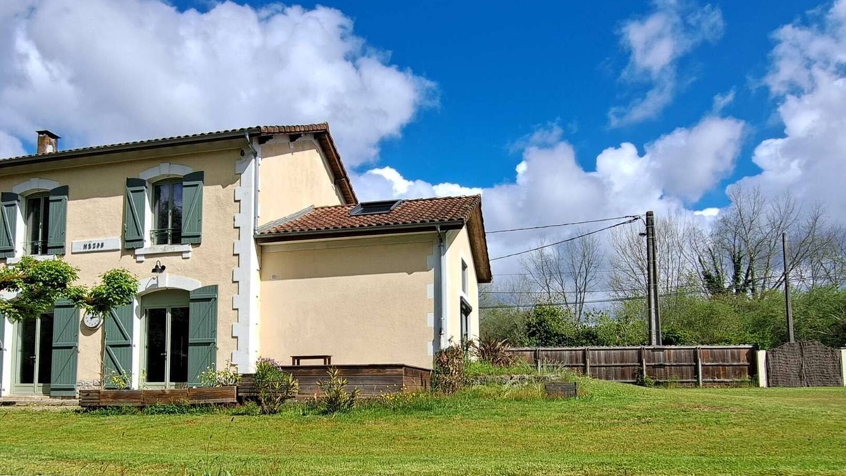 Mezos House | 8 person house with swimming pool and quality fittings