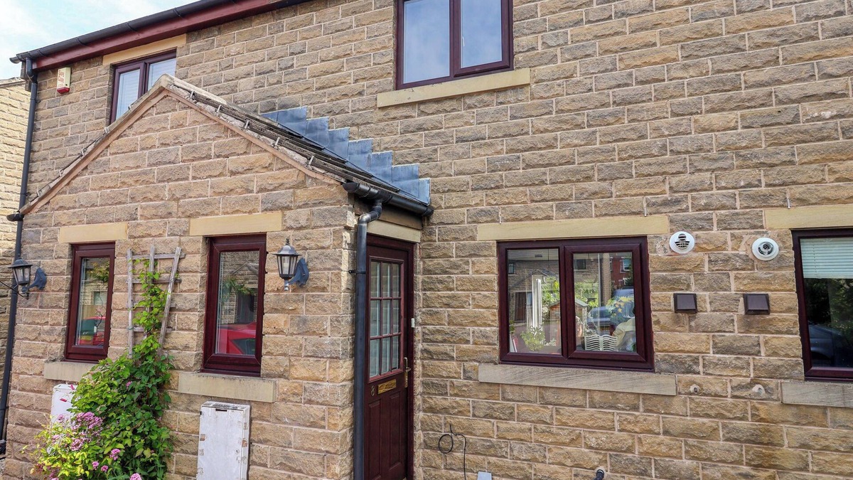 Otley Cottage | 8 WHARFEDALE MEWS, family friendly, with a garden in Otley