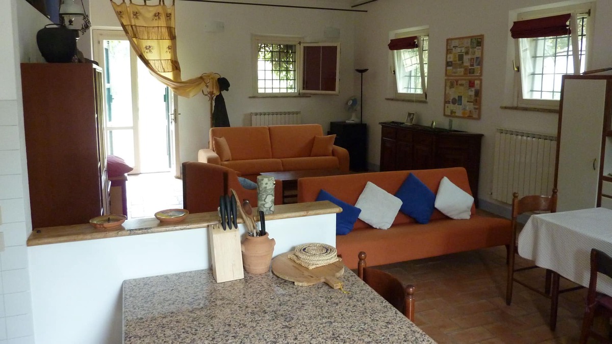 Scapezzano Apartment | 80 sqm open space-style flat in a green setting