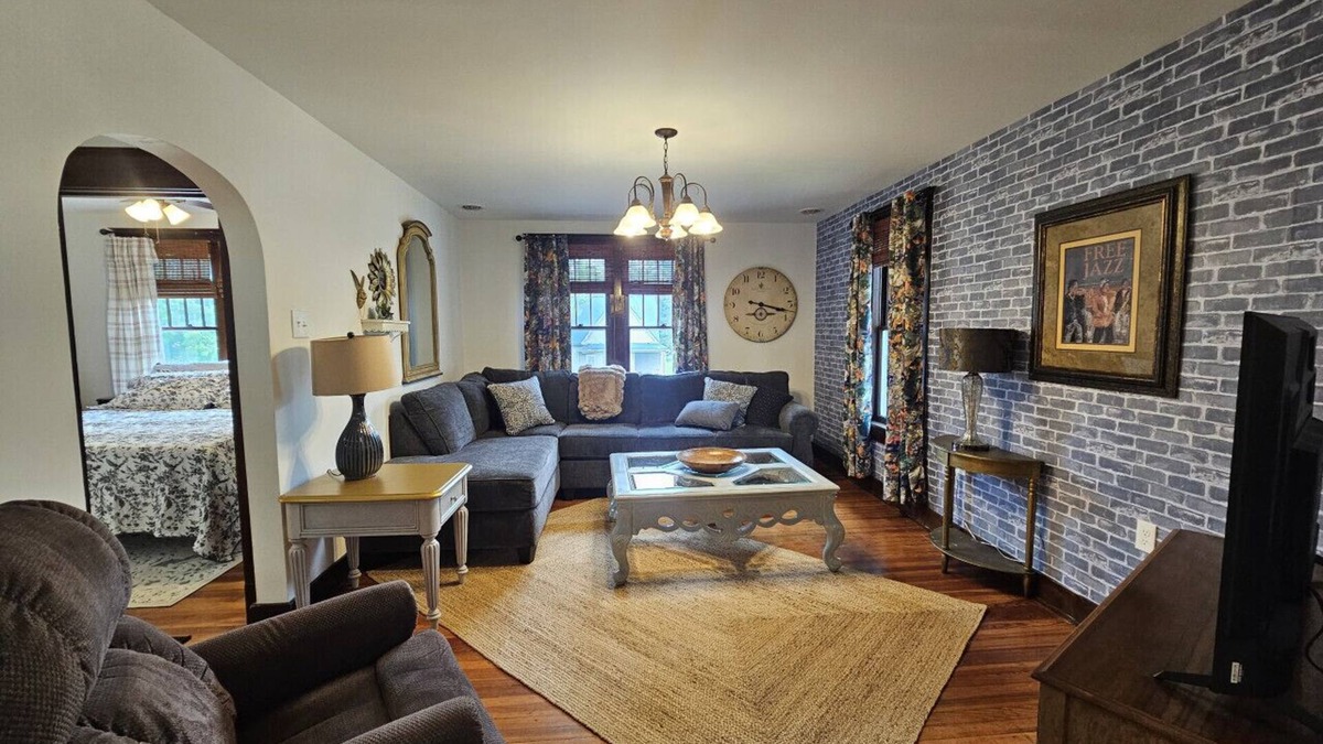 Mattoon Apartment | 803 Edgar just 5 minutes from the Emerald Acres Sports complex.