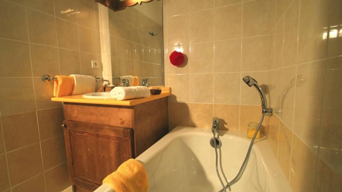 Plan Peisey Apartment | 80m from ski slopes, fitness, swimming pool, terrace, balcony, tv, ski locker, 43-52m²
