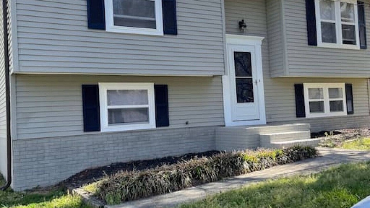 Charlotte House | 8107 Bald Ridge · 4 Bedroom Home, Mins from Uptown, Pet-friendly