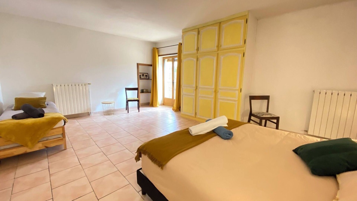 Althen-des-Paluds House | 84B3 - Freesia, suite in 18th century Provencal farmhouse