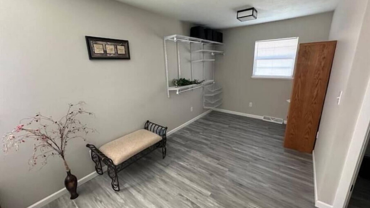 Springfield House | 85 inch TV Big Beds