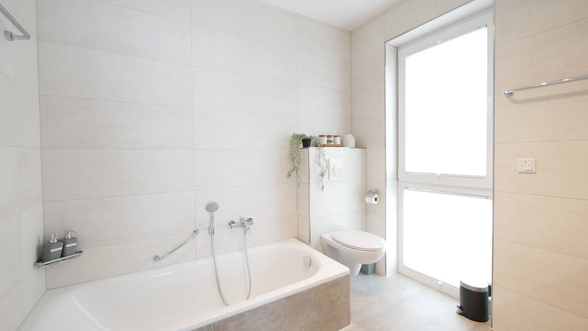 Kernstadt Apartment | 85qm, Parkplatz, Zentral, Großer Balkon, 2 Bäder