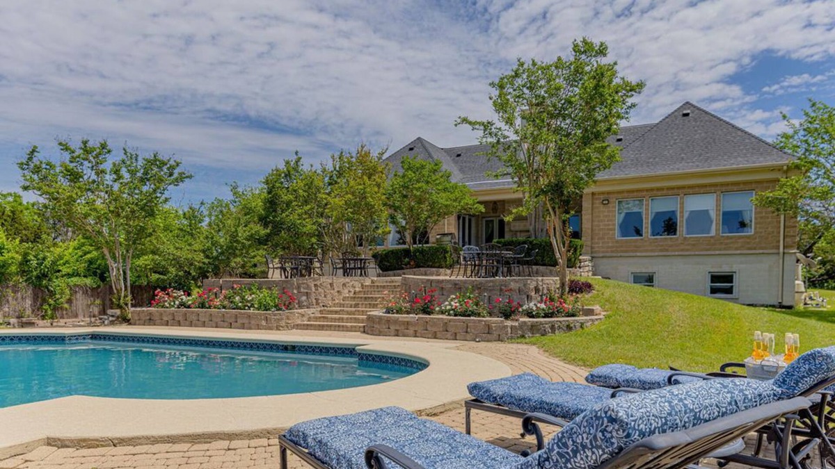 Manor House | 88-Acre Countryside Chateau with Sunset Views | Sleeps 25 - WLVR