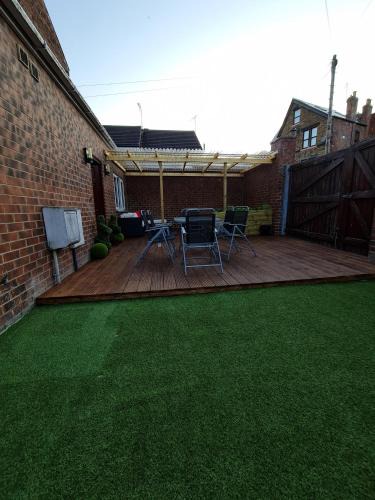 Sheffield House | 8Bed and 9Bath Ensuite House with Hot Tub and Free Wi-Fi