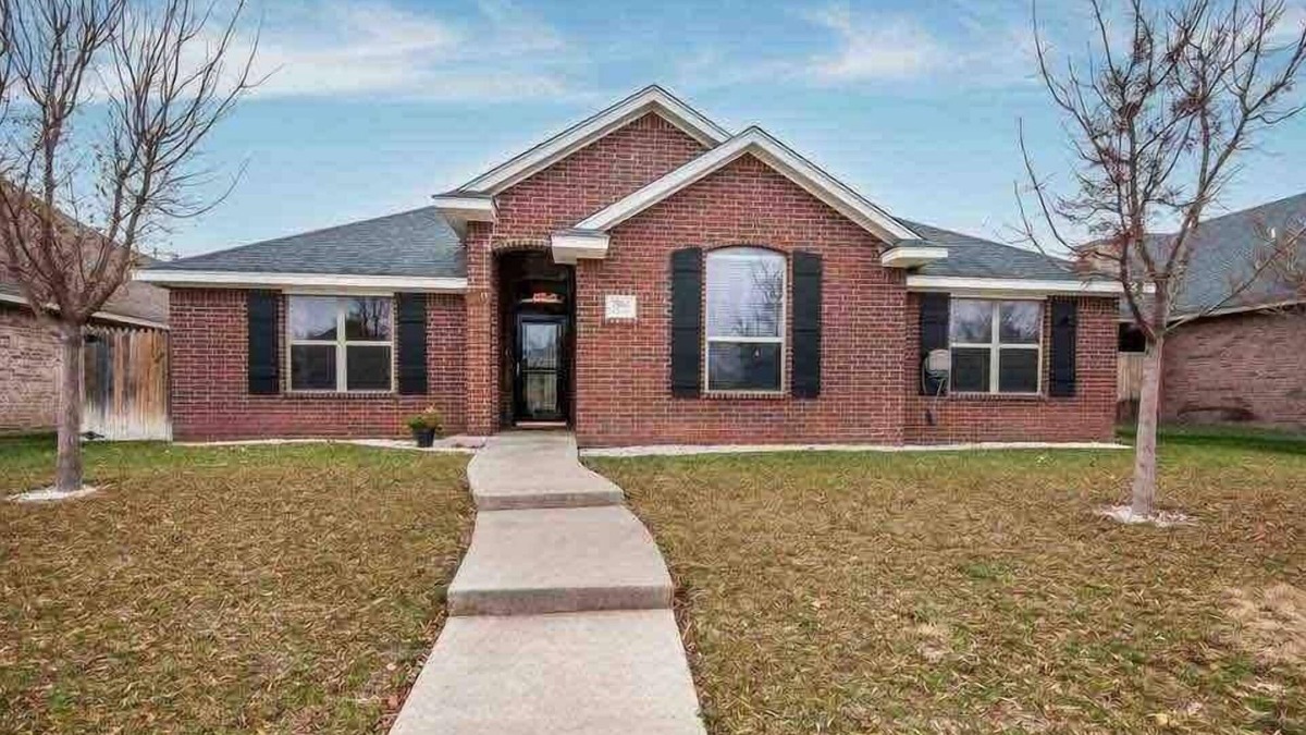 Amarillo House | 8beds, KING BED, fireplace, & whirlpool