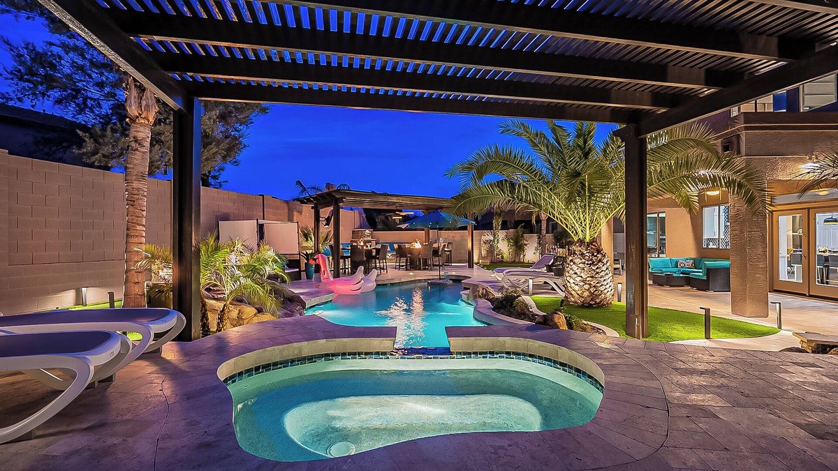 Terramar House | 8BR/5.5BA Luxury Retreat w/4 En-Suites, HEATED Pool, Hot Tub,Billiards & Arcades