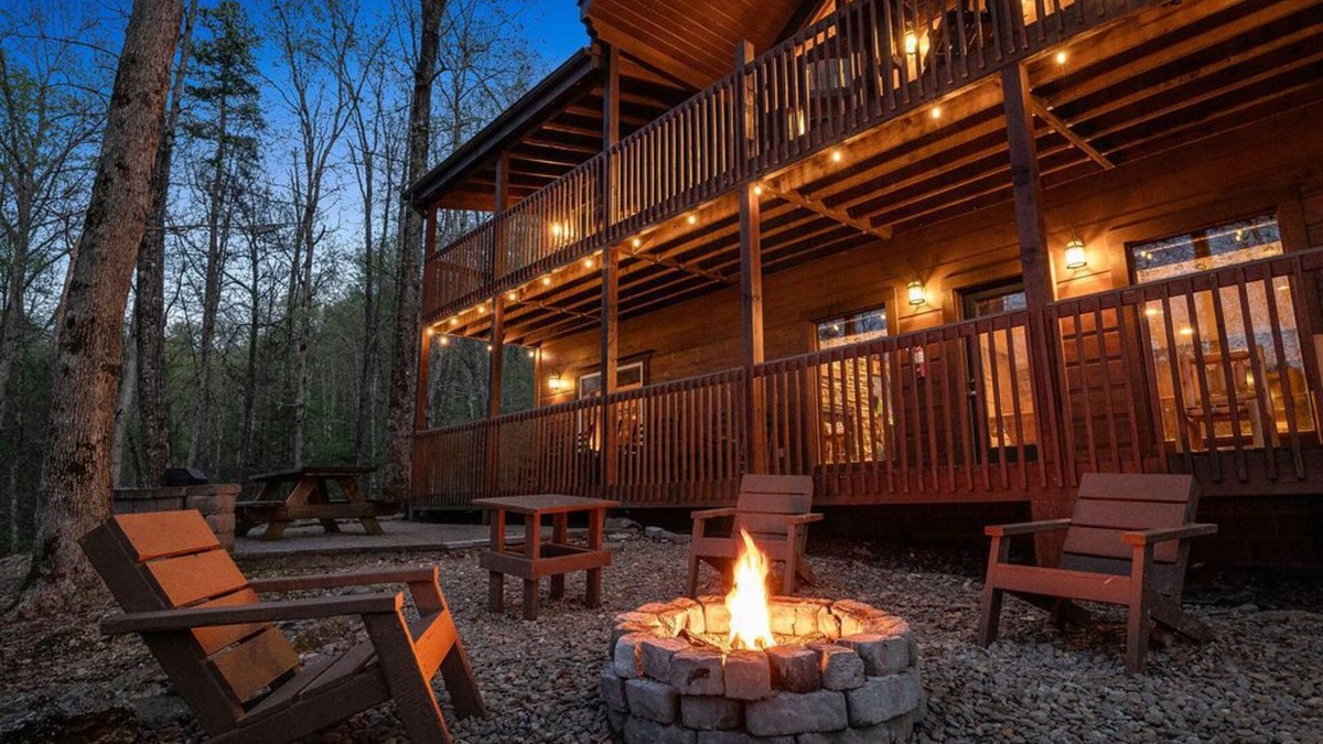 Gatlinburg - Pigeon Forge Cabin | 8BR lodge, ADA compliant, fishing pond.