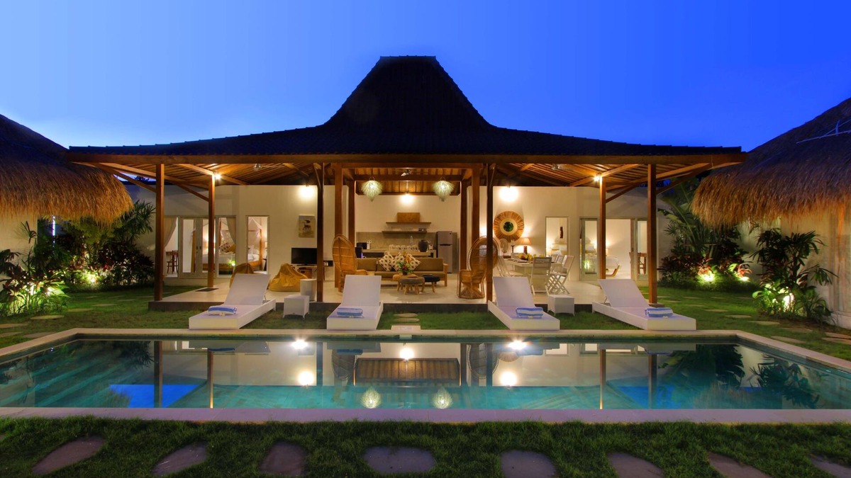 Petitenget Villa | 8BR Oberoi 700m Beach Central Seminyak Villa