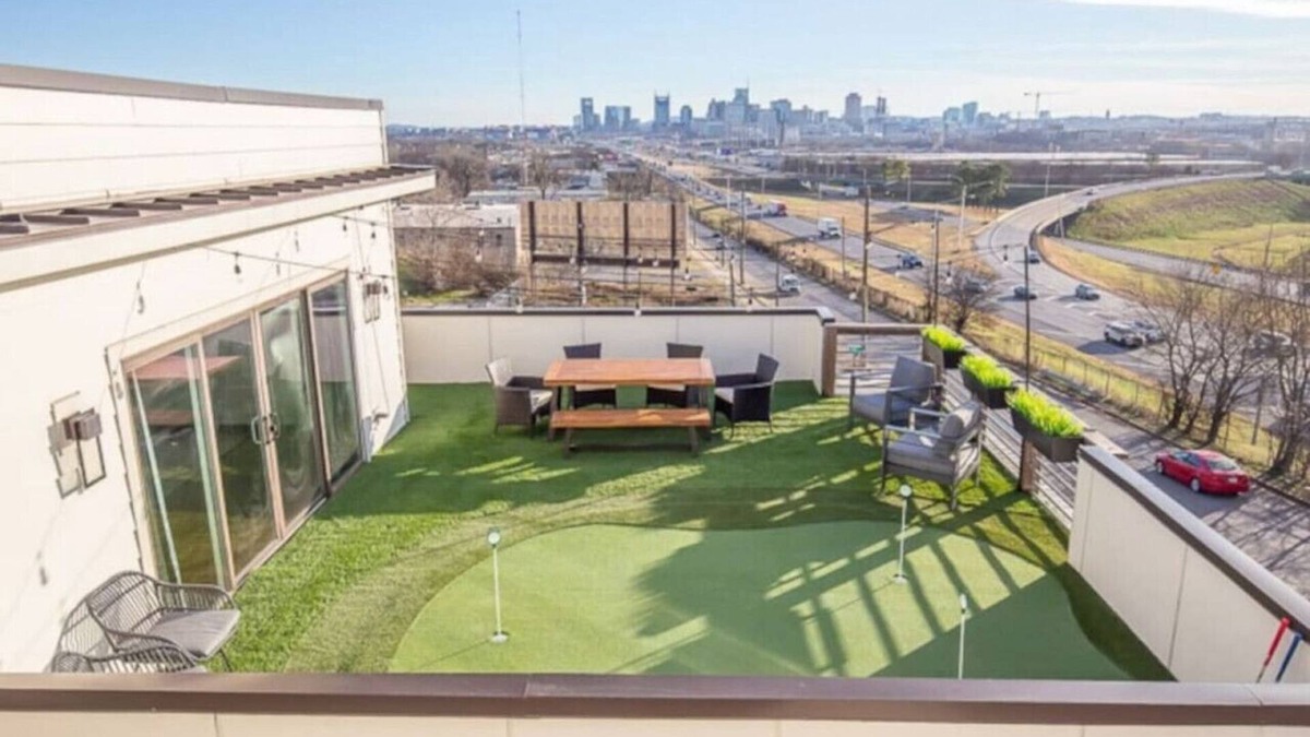 Talbot's Corner House | 8min to Downtown w/Rooftop Deck, Golf & Views!