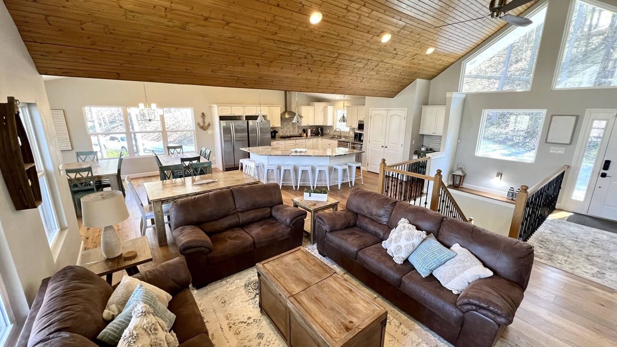 La Follette House | 9/9 Lakefront/Mountains/Woods - Protected Cove - Private Dock