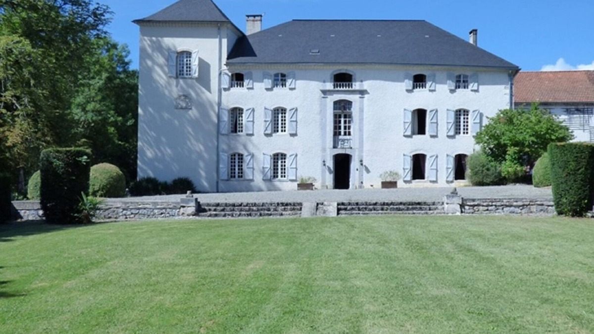 Montjoie-en-Couserans Other | 9 bedrooms with bathroom and toilet for 23 people, large swimming pool, river, terrace.