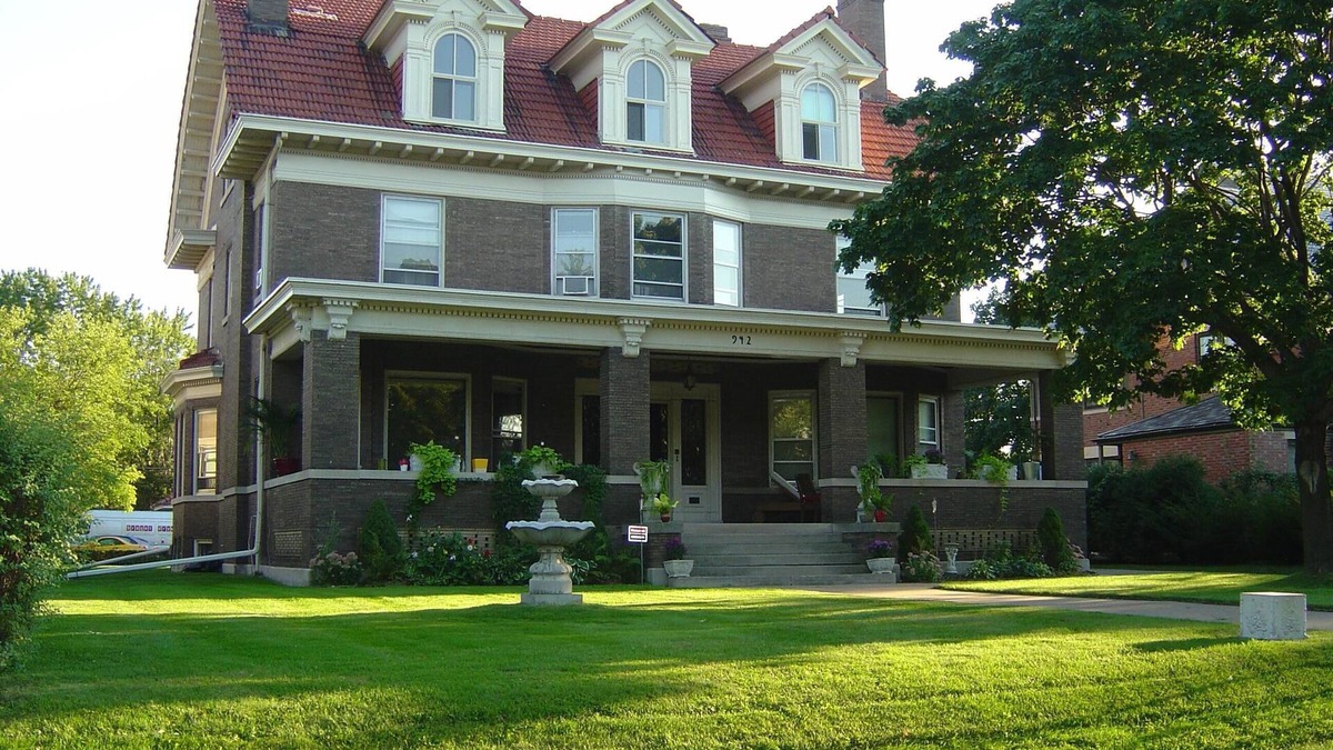 Summit Hill House | 9 Bedroom Historic Summit Mansion With Pool And Hot Tub