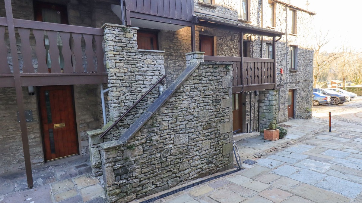 Kendal Apartment | 9 CAMDEN BUILDING, family friendly in Kendal
