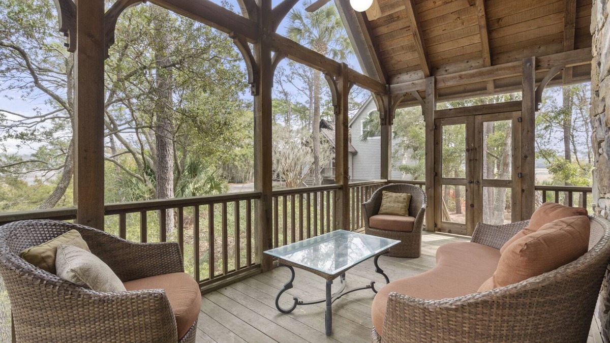 Vanderhorst Plantation House | 9 Club Cottage: 2BR, Marsh Views, Bike to Beach, Credit for Bikes/Beach Gear
