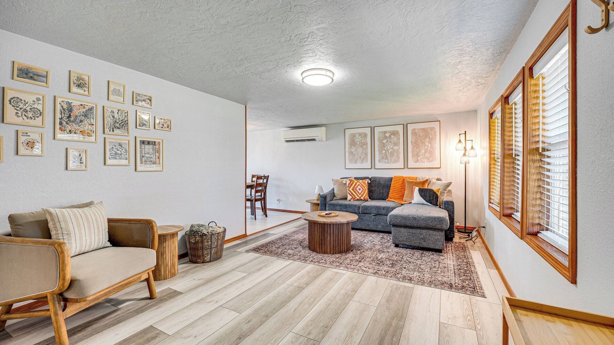 George House | 9 Mi to The Gorge: Updated Retreat w/Yard!
