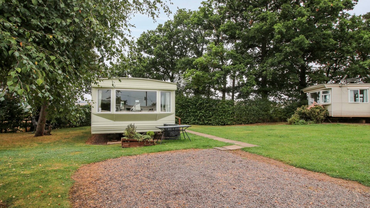 Much Wenlock Cottage | 9 OLD ORCHARD, pet friendly, with a garden in Much Wenlock