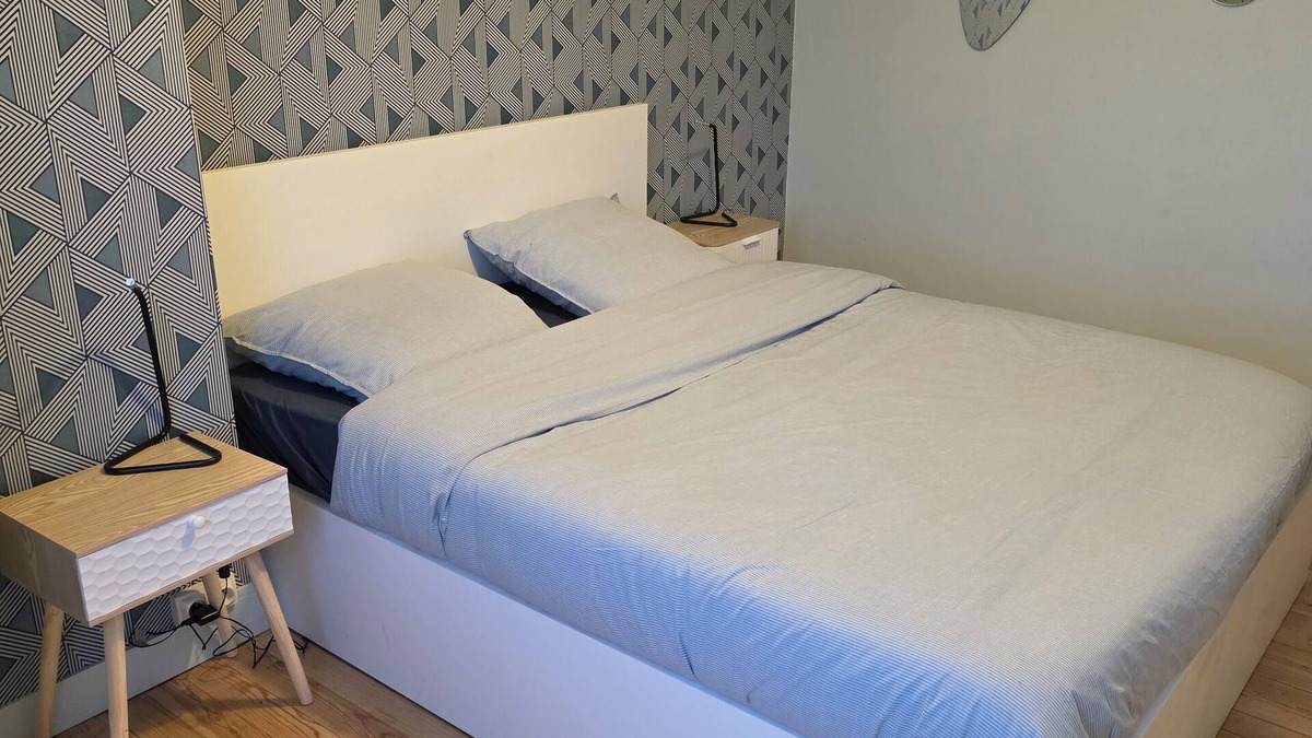 Mezidon-Canon Apartment | 9-person apartment Garden and swimming pool in town center