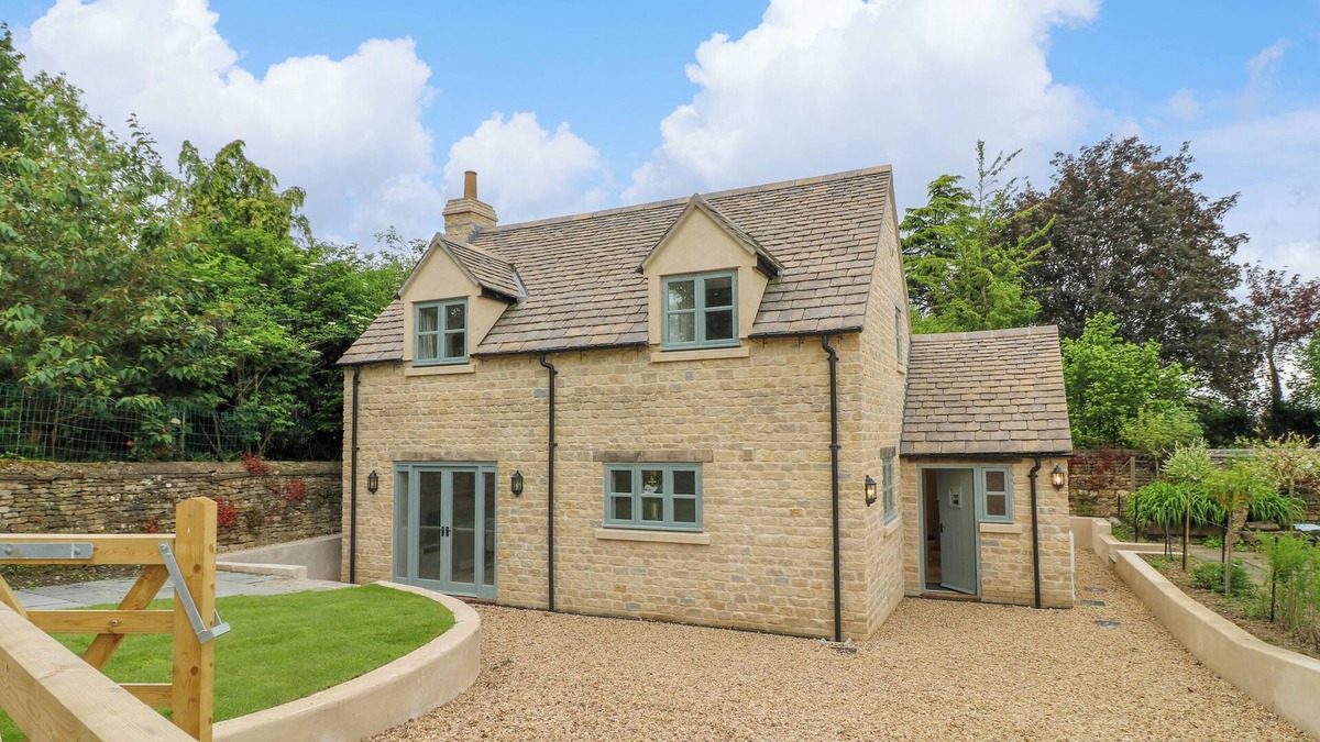 Edith Weston Cottage | 9 RECTORY LANE, pet friendly, with a garden in Edith Weston