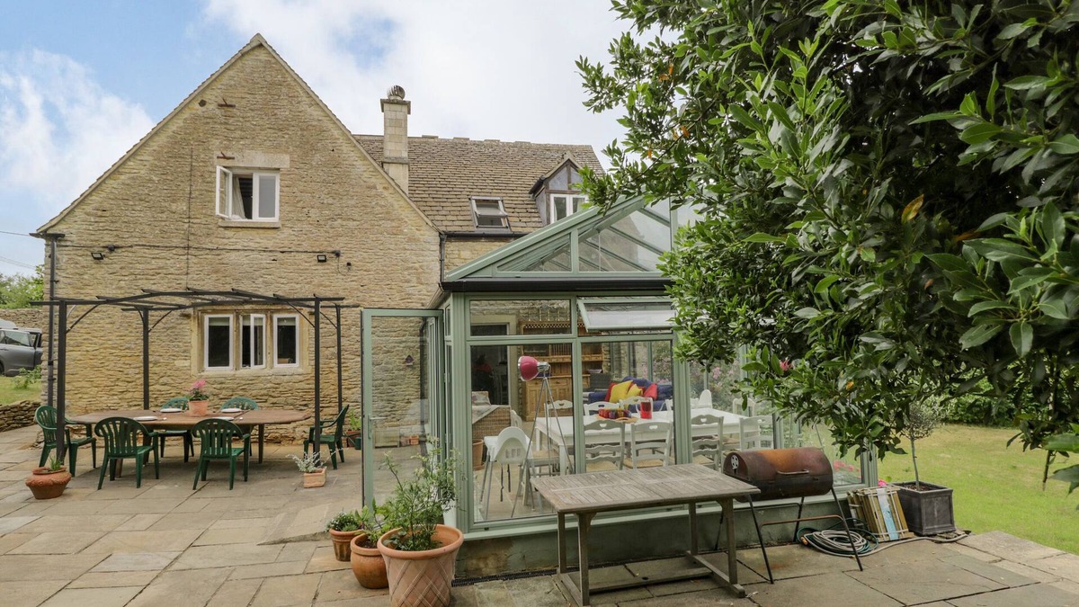 Gastard Cottage | 9 VELLEY HILL, pet friendly, character holiday cottage in Corsham