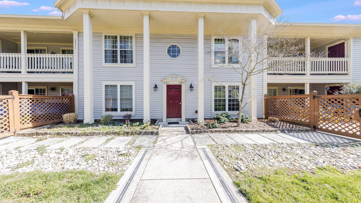 Lake Ridge Condo | 90+ Day Furnished Rental for Traveling Professionals