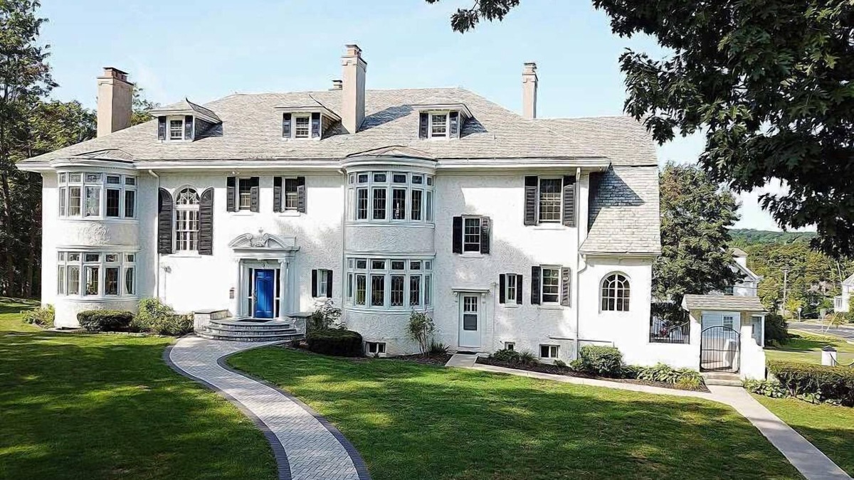 New Britain House | 90+ Day Stay Mansion