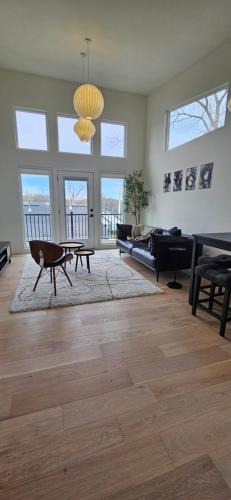 Downtown Apartment | 902 S East Street Stays