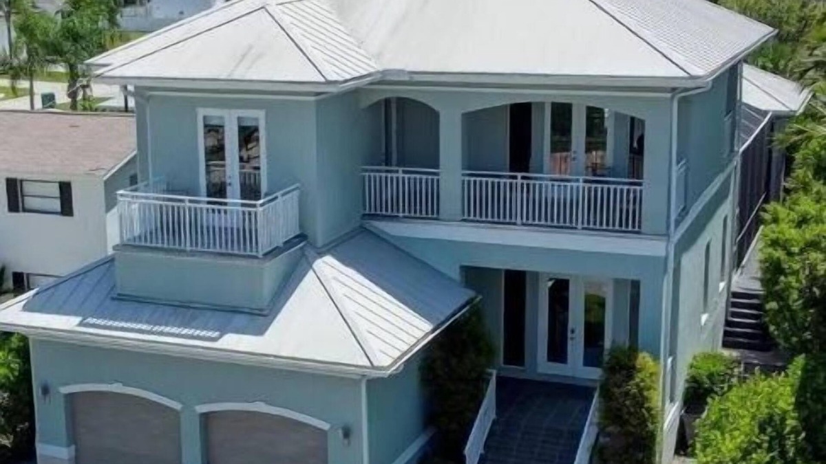 Vineyards House | 9242 Vanderbilt Beach Single Family Home