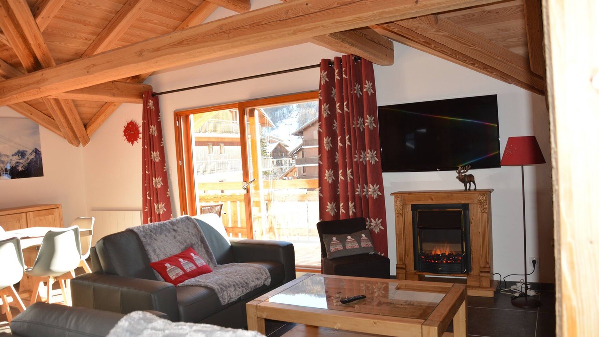 Valloire Apartment | 95 m2 le col du Galibier 4* for 7 people in the center of Valloire