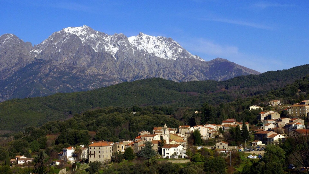 Ucciani Apartment | 95m2 comfort and beautiful view linen included Parking ok