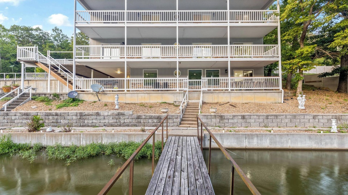 Edwards House | 9BR, 5 Bath Lakefront Retreat w/Boat Ramp & Dock