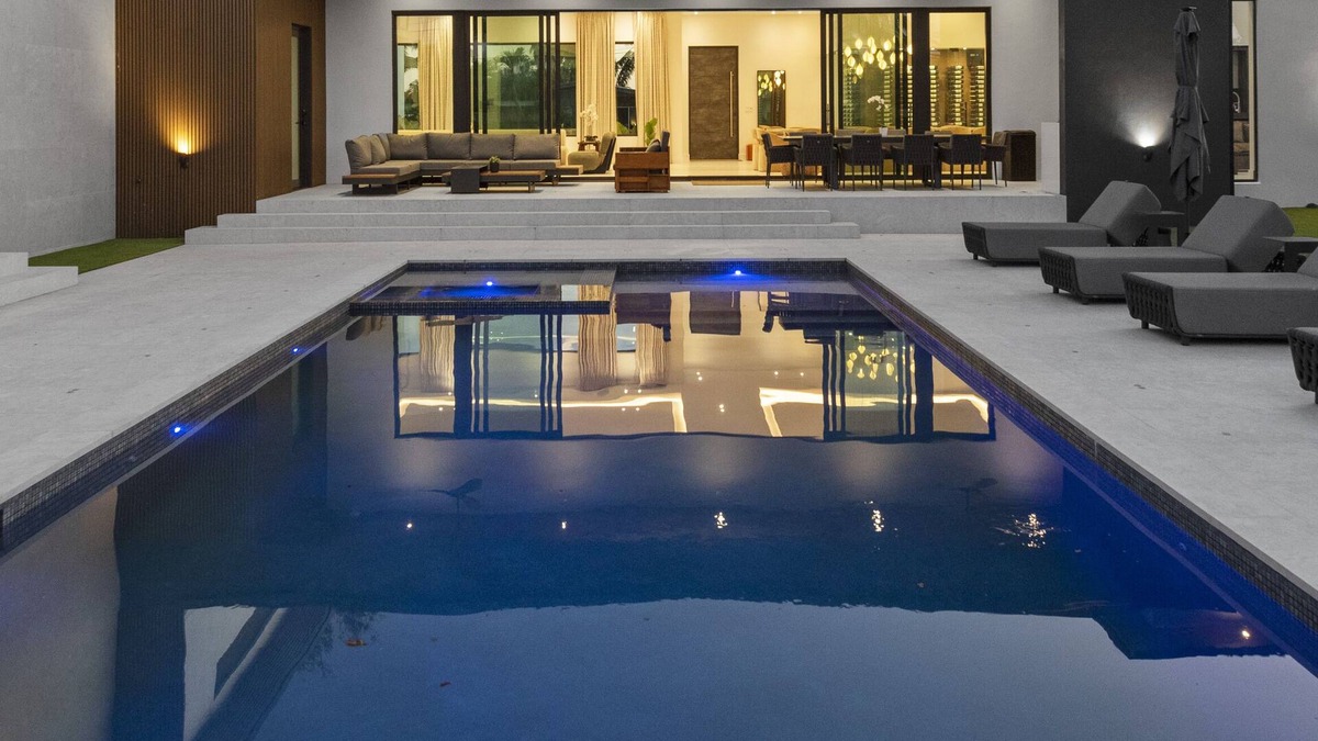 North Miami Beach House | 9BR Sophisticated Villa Ruby