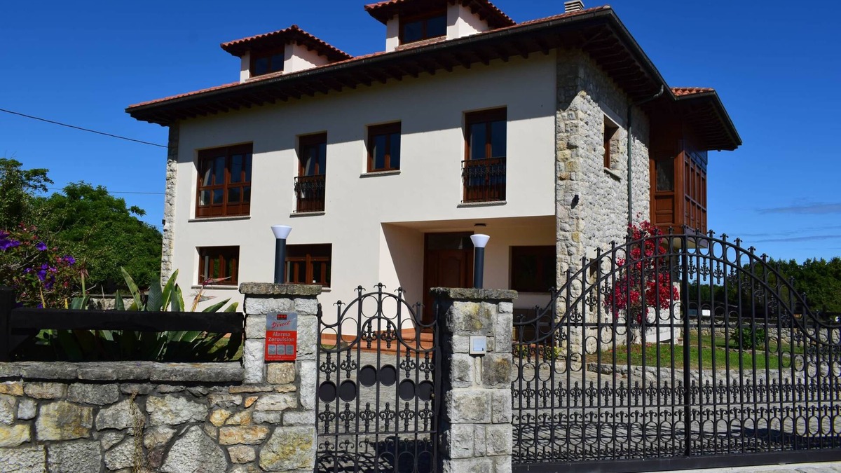 Naves House | A 10 Minutos de Gulpiyuri, Llanes y Ribadesella, y a Sólo 25 de Picos de Europa