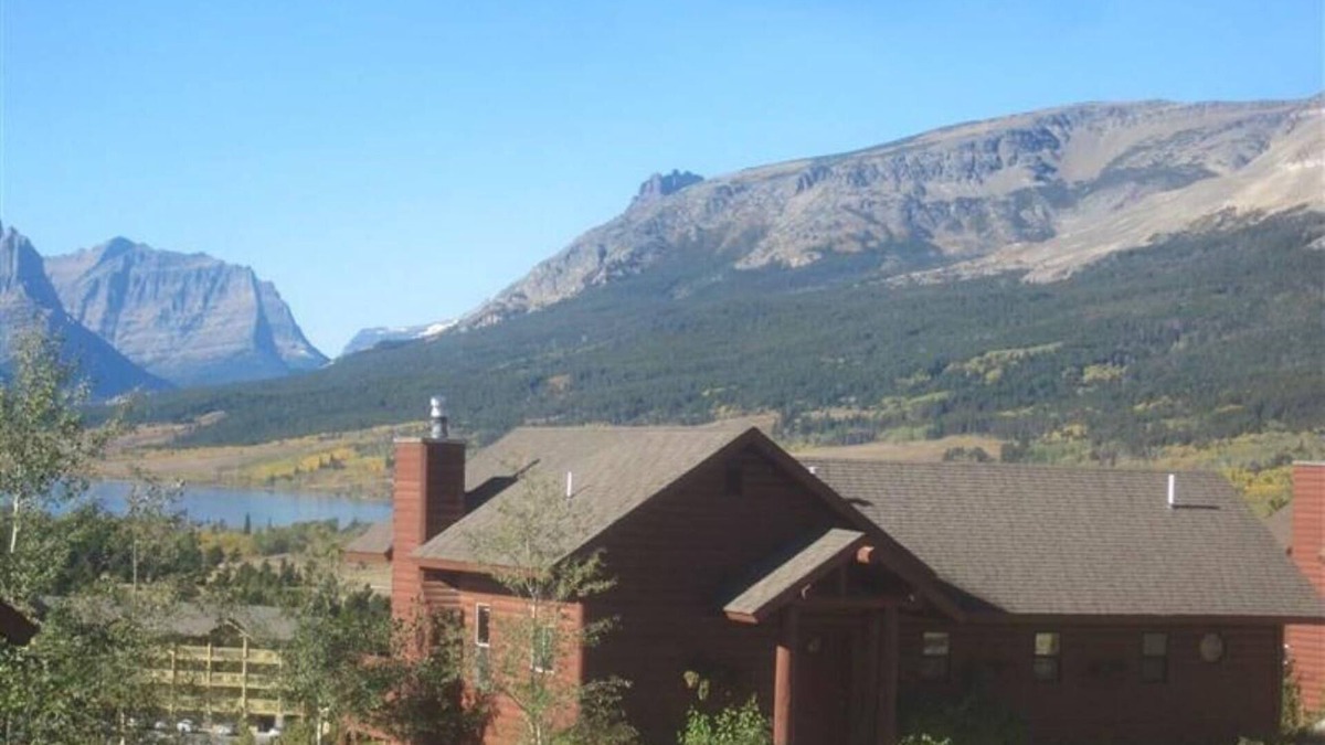 St. Mary Cottage | A 2 bedroom Cottage with breathtaking views of Glacier National Park
