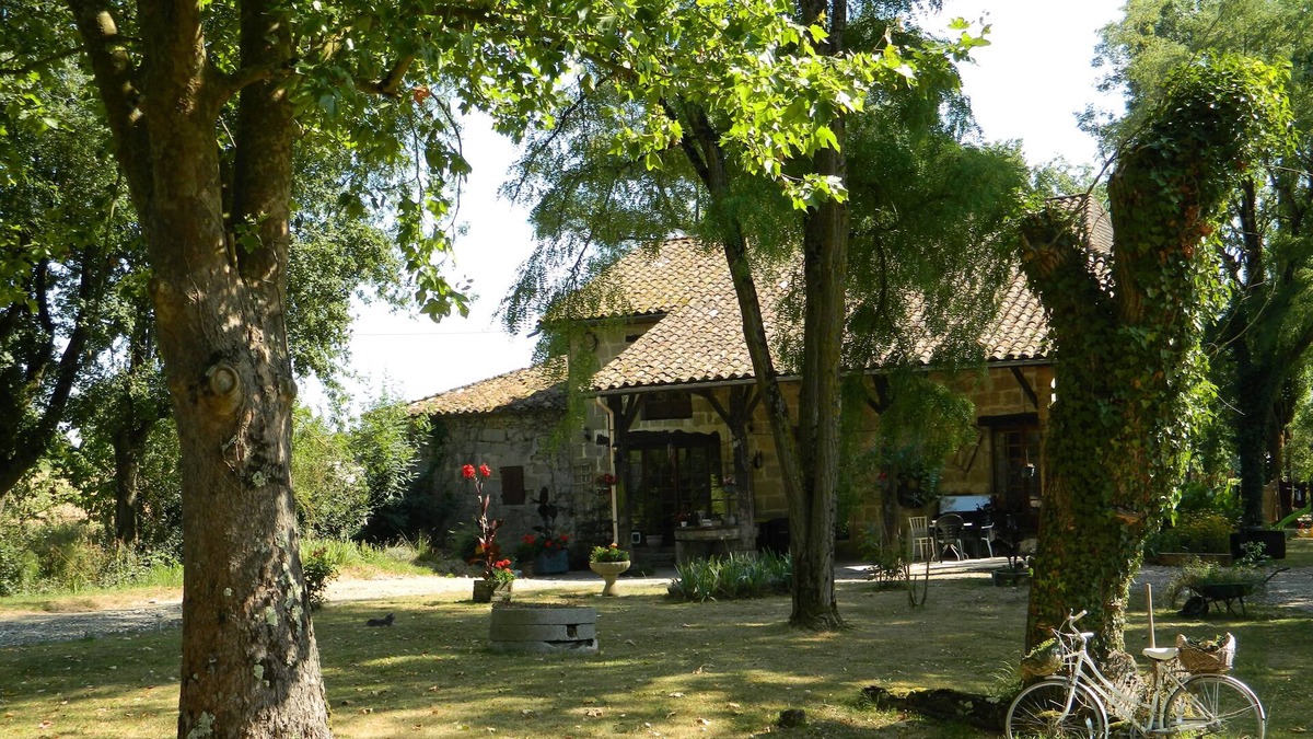 Puymiclan House | A 200 year old house attached to an 11th century water mill in peaceful gardens.