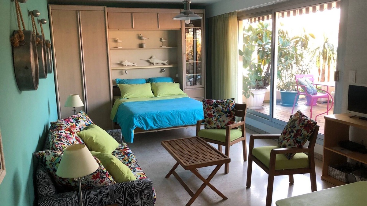 Jean-Medecin Apartment | A 35-sq.m studio with a terrace, a 30-sq.m garden on the top floor: calm and bri