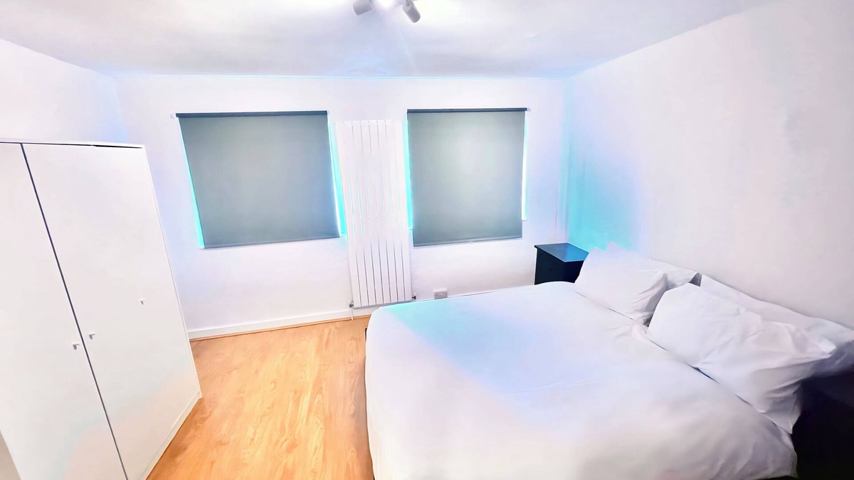 Borehamwood House | A 4-bed house, for families/groups seeking comfort. 45mins to central London.