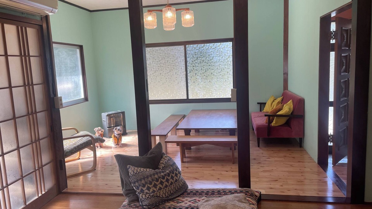 Hagi House | A 45-year-old private home with a family of five and two small dogs, located in a rich natural setting.
