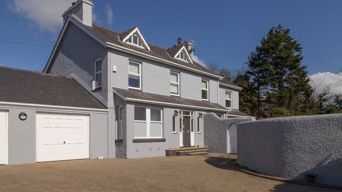 Derbyhaven House | A 5 bedroomed house located in a rural setting just minutes from Castletown, Isle of Man.