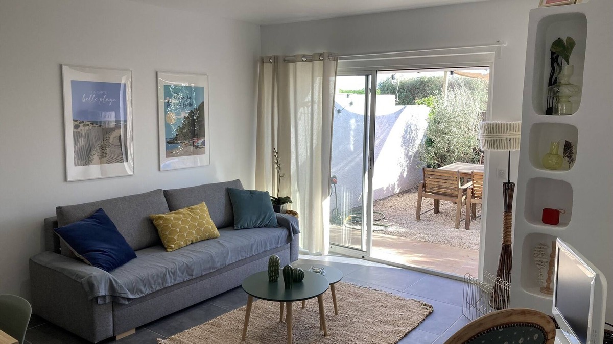 Carqueiranne Apartment | A 5-minute walk from the port! Apartment with garden