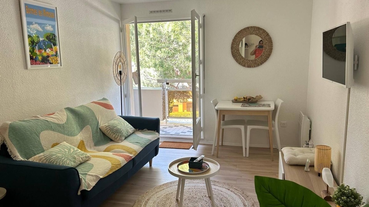 Bormes-Les-Mimosas Apartment | A 5 Minutes à Pied de la Plage. Idéal Pour un Couple Avec 2 Enfants