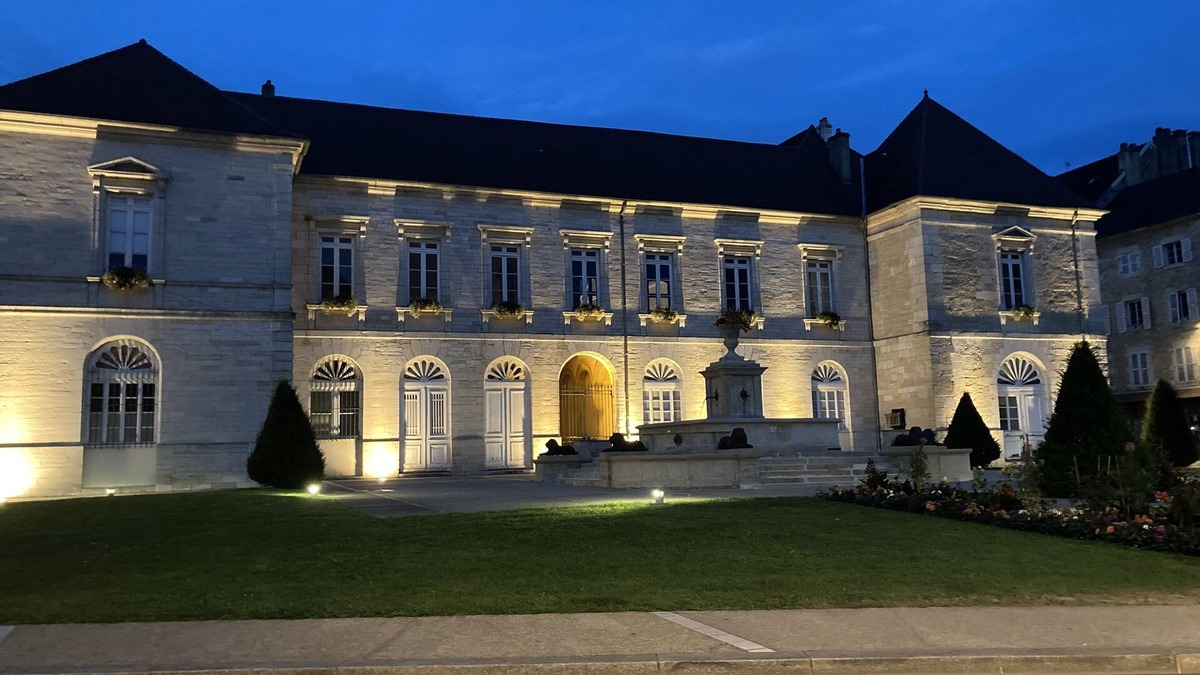 Lons-le-Saunier Apartment | A 5min à Pieds du Centre et de L'établissement Thermal
