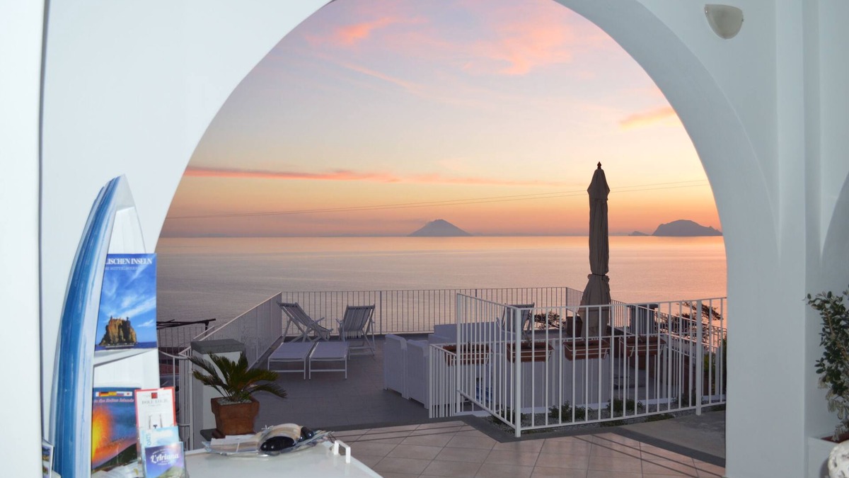 Malfa House | A Alera Room and Breakfast