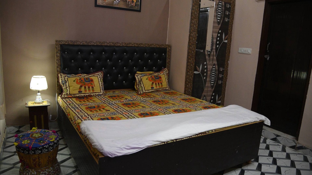 Amer Fort Road House | A apartment for families traveling jaipur.