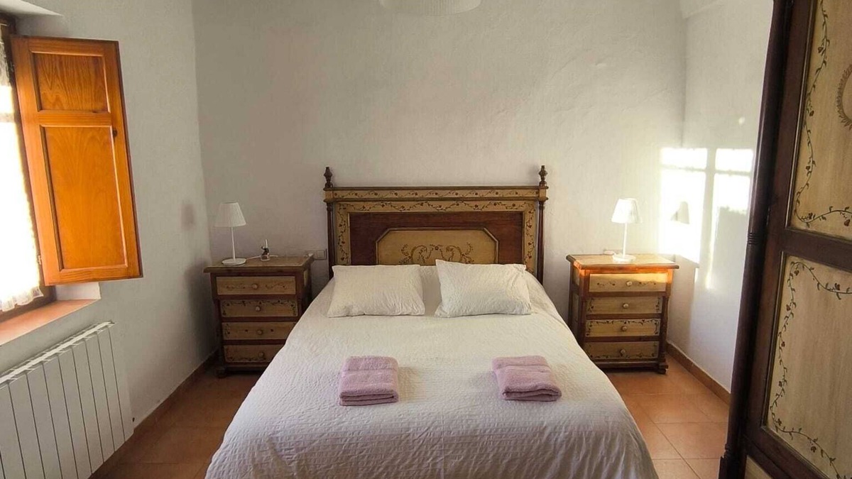 Lecrin Cottage | A balcony overlooking the Sierra Nevada.