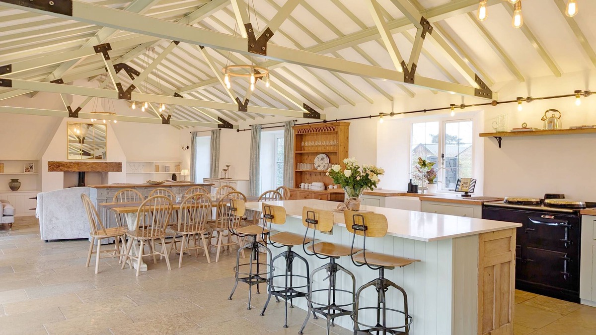 Westbourne Cottage | A barn conversion that sleeps 12 guests in 6 bedrooms